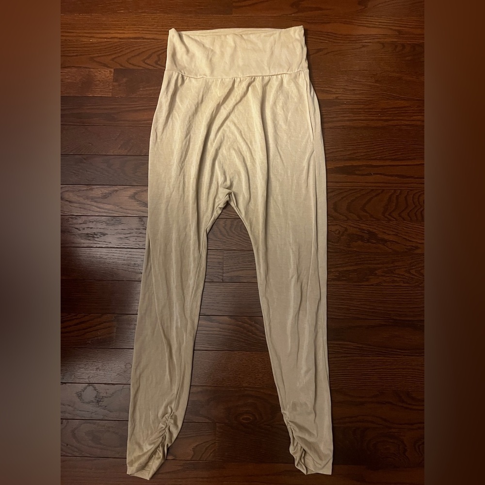 Brandy Melville Beige Fabric - Picture 8 of 12
